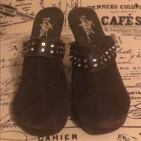 Shoes - Picture 5 of 8